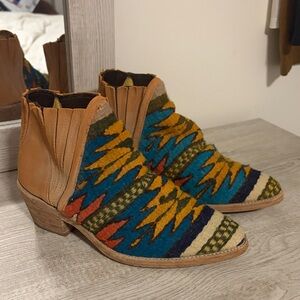 Free People- Colorful Aztec-Patterned Ankle Boots - Multicolor size 7